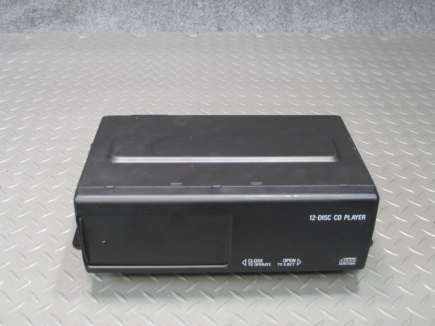 97-04 Chevrolet Corvette C5 12 Dics CD Changer Pioneer 25685332 OEM