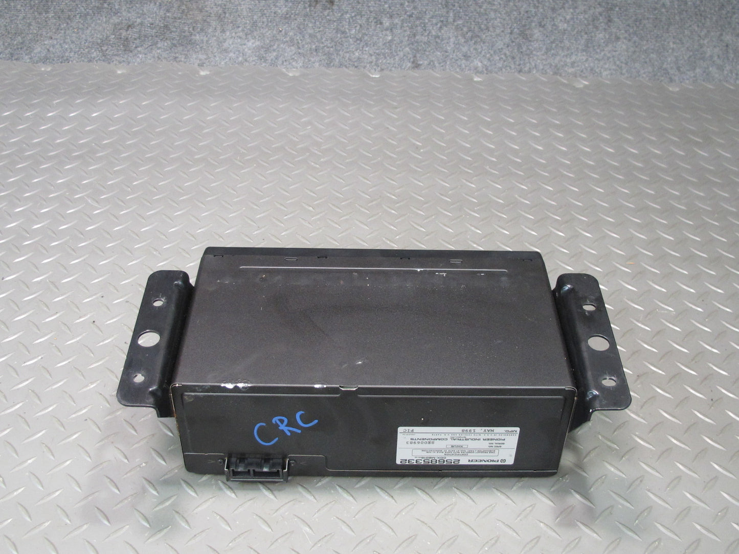 97-04 Chevrolet Corvette C5 12 Dics CD Changer Pioneer 25685332 OEM