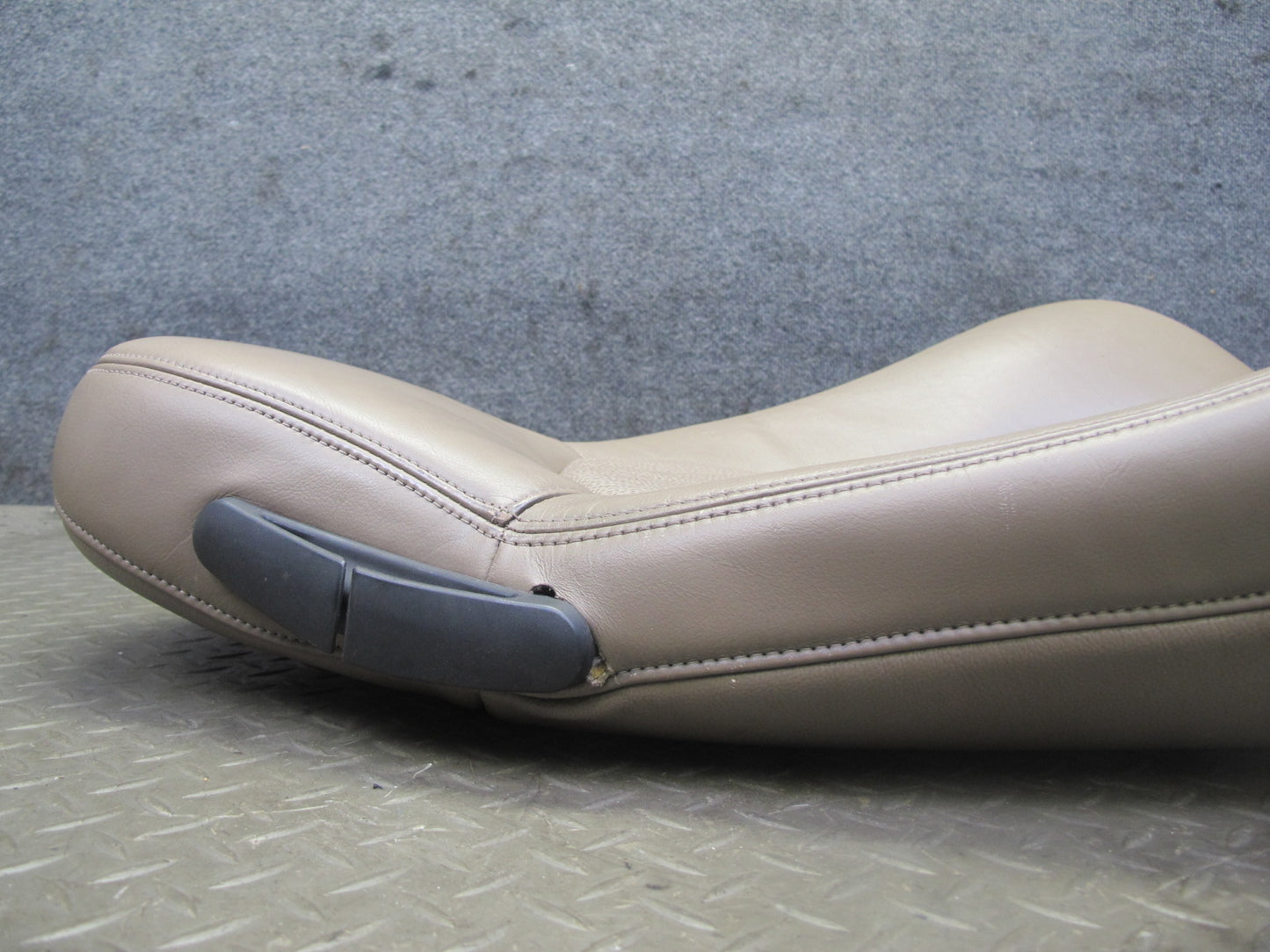 96-98 BMW E36/7 Z3 Roadster Front Right Seat Upper Leather Cushion Beige OEM