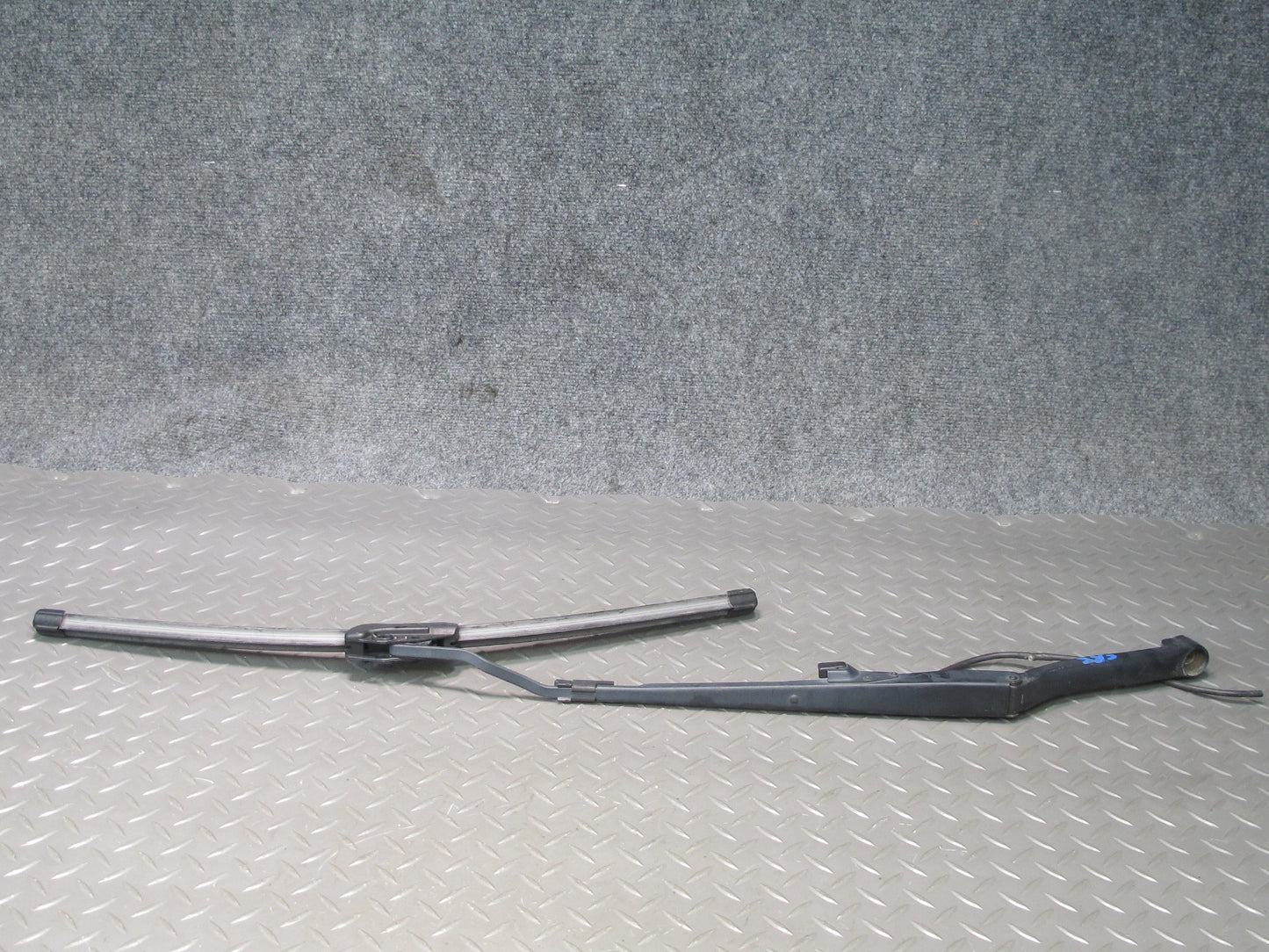 97-04 Chevrolet Corvette C5 Set of 2 Left & Right Windshield Wiper Arm OEM