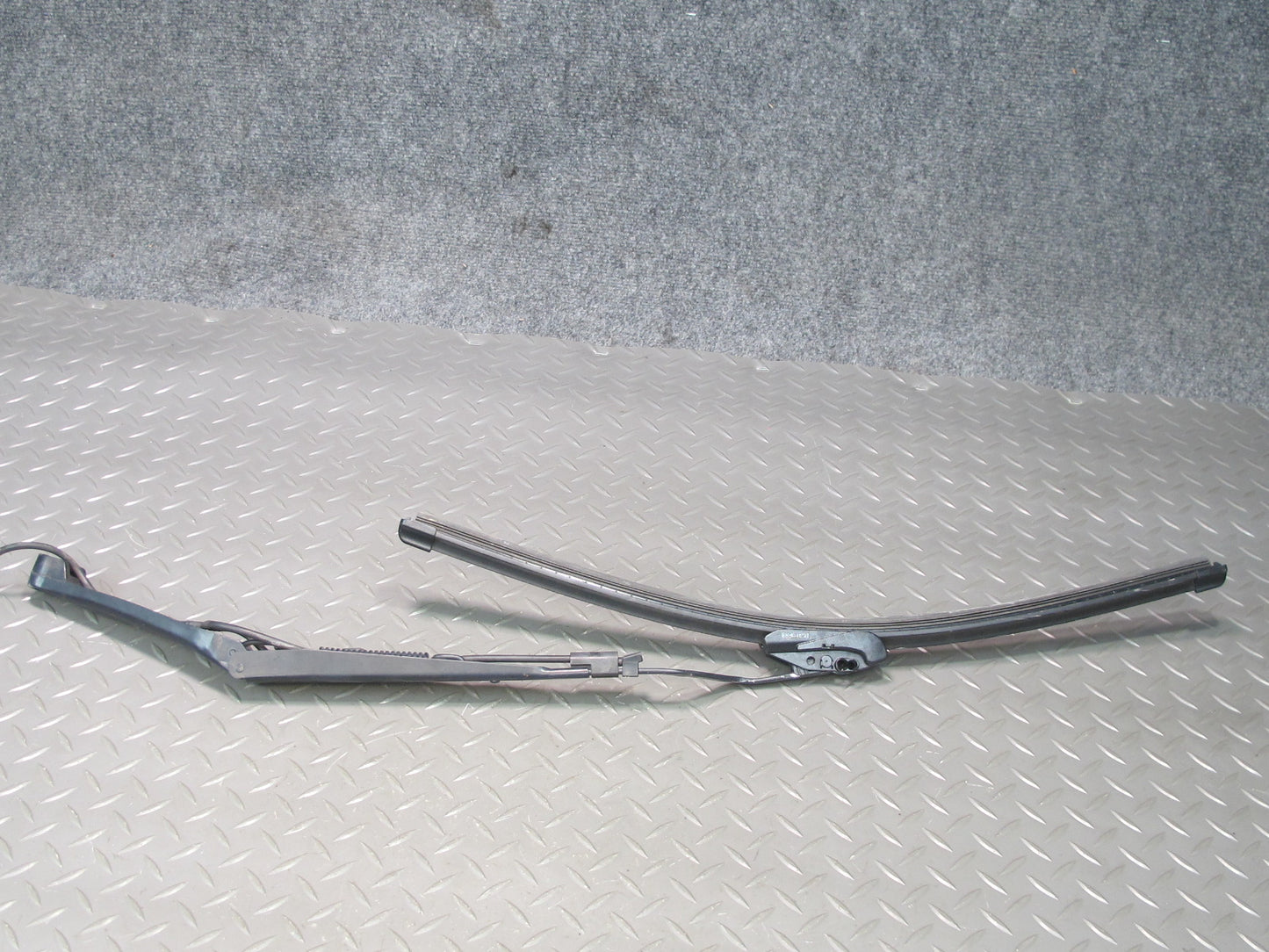 97-04 Chevrolet Corvette C5 Set of 2 Left & Right Windshield Wiper Arm OEM