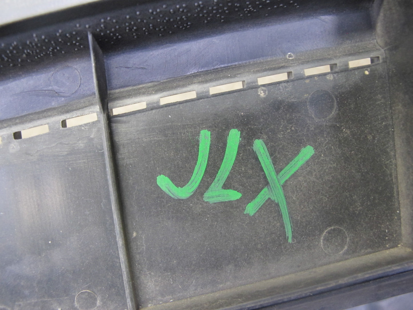 1998-2007 Lexus UZJ100L LX470 Front Windshield Left & Right Vent Cowl Seal Set