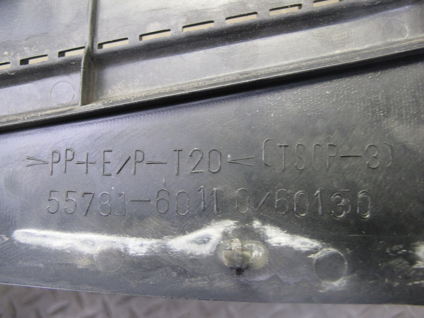 1998-2007 Lexus UZJ100L LX470 Front Windshield Left & Right Vent Cowl Seal Set