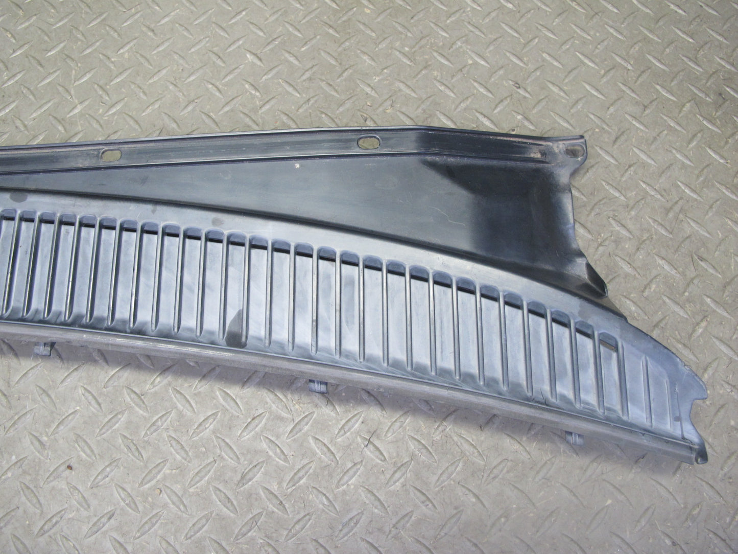 1998-2007 Lexus UZJ100L LX470 Front Windshield Left & Right Vent Cowl Seal Set