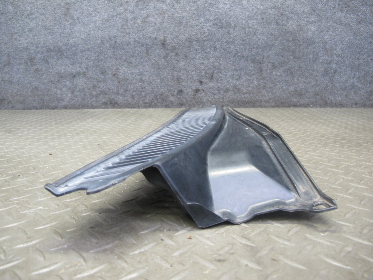 1998-2007 Lexus UZJ100L LX470 Front Windshield Left & Right Vent Cowl Seal Set