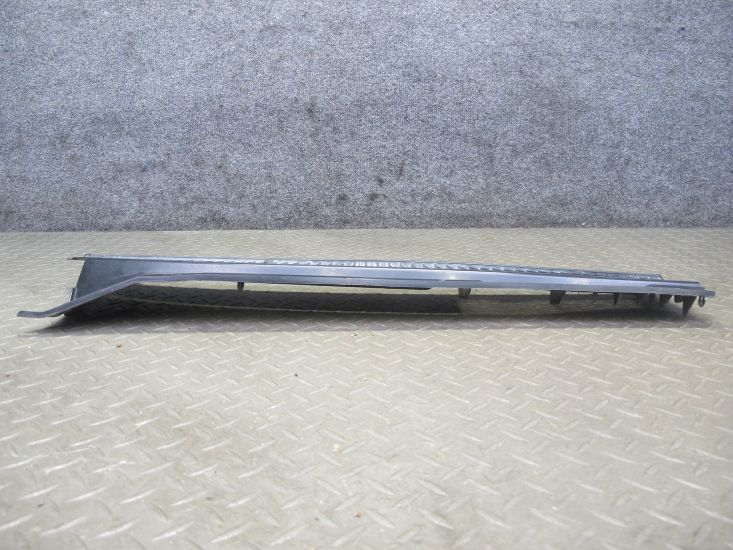 1998-2007 Lexus UZJ100L LX470 Front Windshield Left & Right Vent Cowl Seal Set