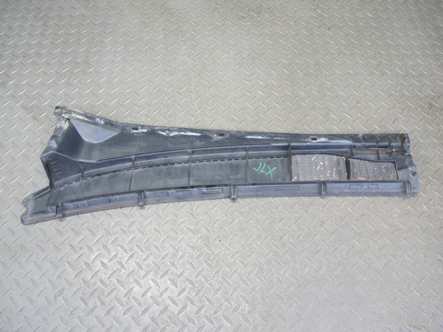 1998-2007 Lexus UZJ100L LX470 Front Windshield Left & Right Vent Cowl Seal Set