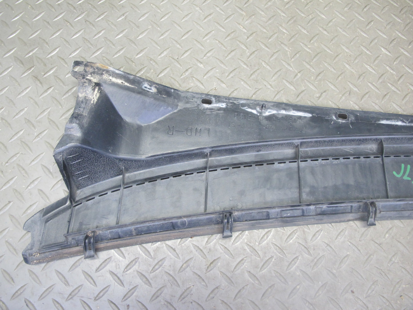 1998-2007 Lexus UZJ100L LX470 Front Windshield Left & Right Vent Cowl Seal Set