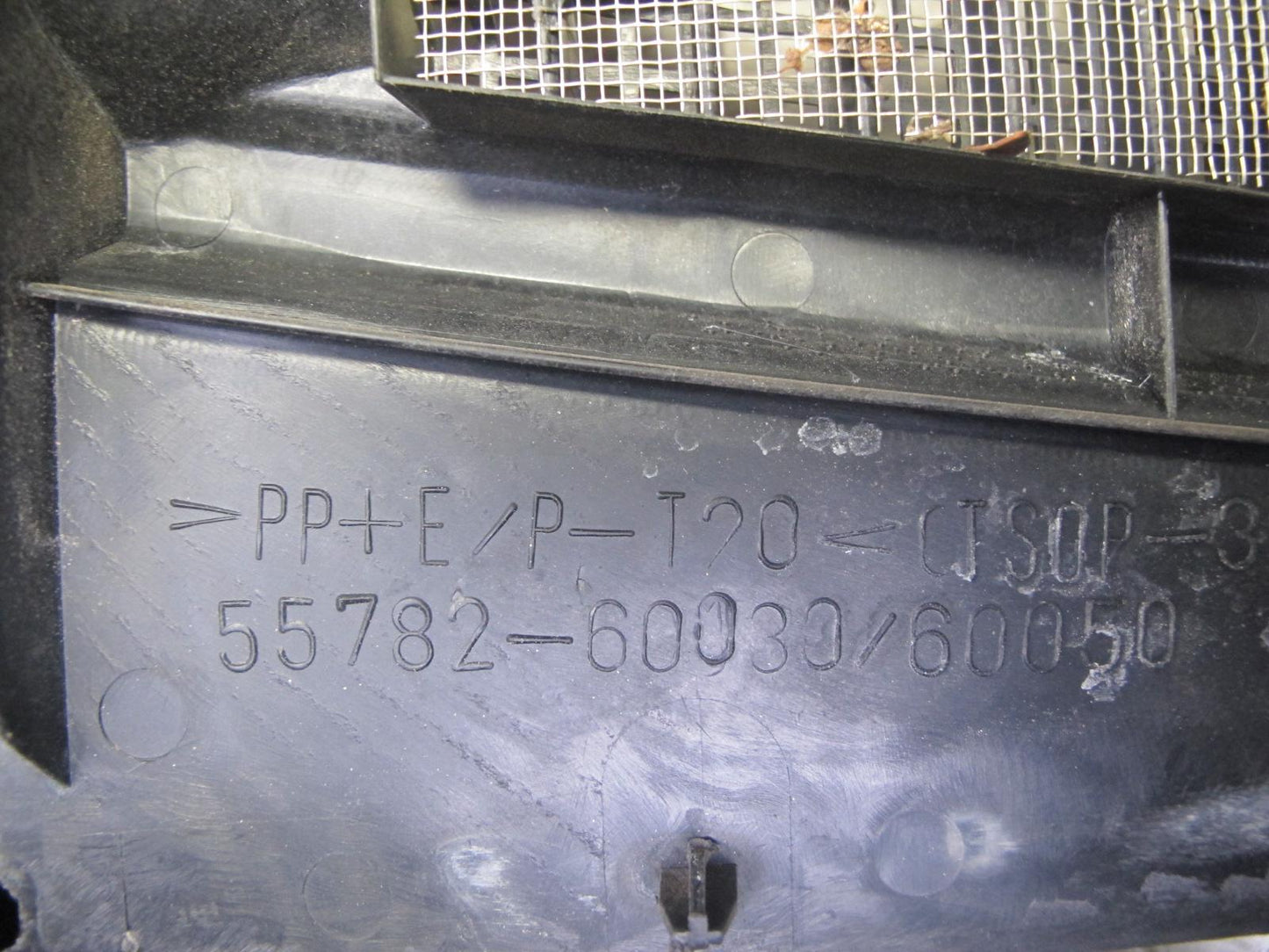 1998-2007 Lexus UZJ100L LX470 Front Windshield Left & Right Vent Cowl Seal Set