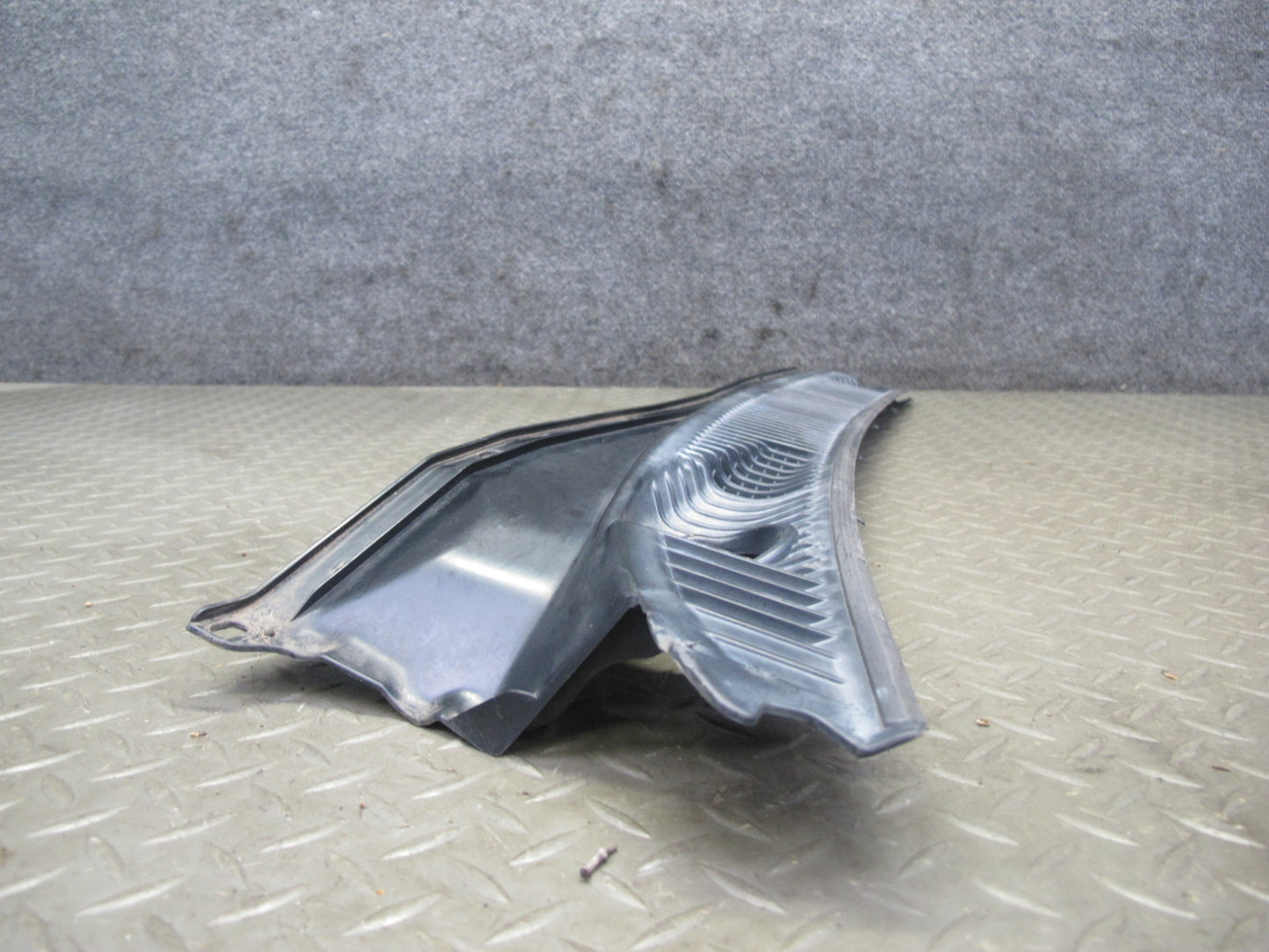 1998-2007 Lexus UZJ100L LX470 Front Windshield Left & Right Vent Cowl Seal Set