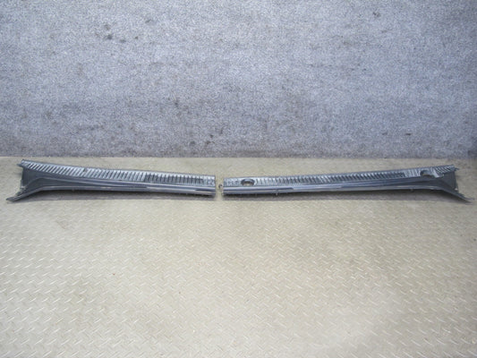 1998-2007 Lexus UZJ100L LX470 Front Windshield Left & Right Vent Cowl Seal Set