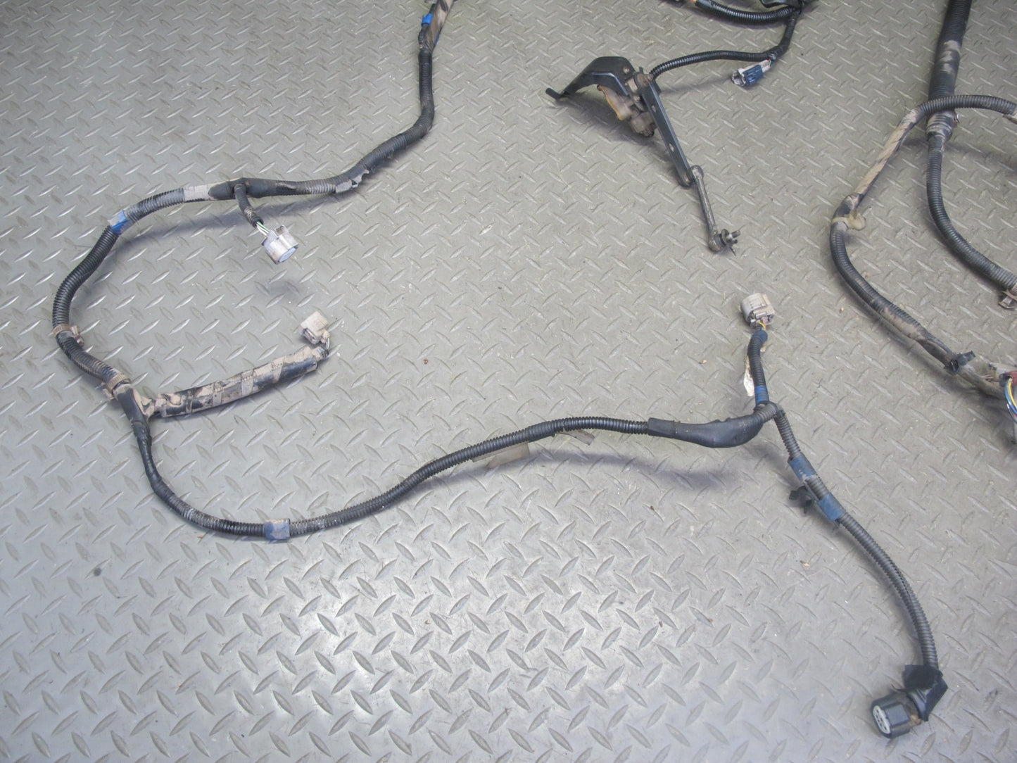 2003-2007 Lexus UZJ100L LX470 Frame Wire Wiring Harness w Height Level Sensors