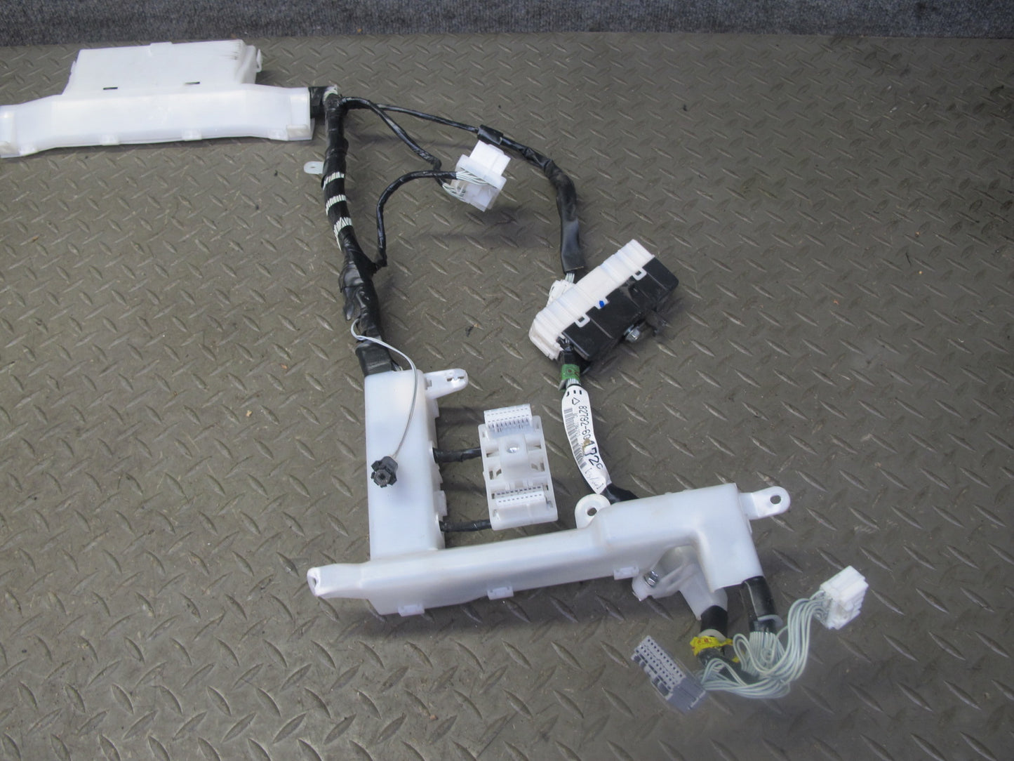 2006-2007 Lexus UZJ100L LX470 Under Dash Wire Wiring Harness 82792-60172