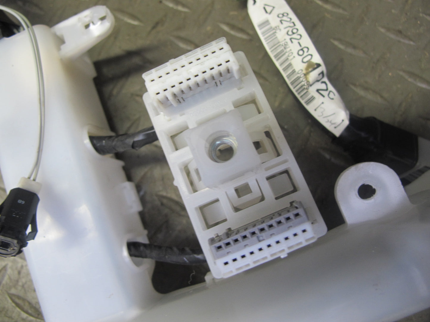 2006-2007 Lexus UZJ100L LX470 Under Dash Wire Wiring Harness 82792-60172