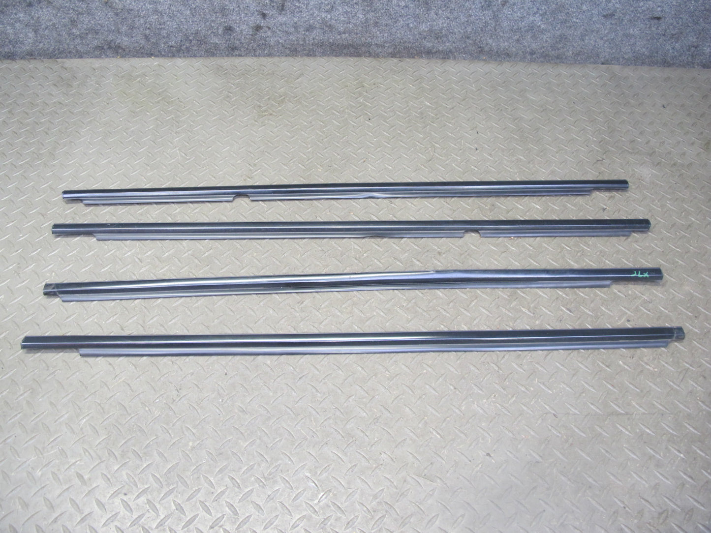 1998-2007 Lexus UZJ100L LX470 Door Window Weatherstrip Rubber Seal Molding Set