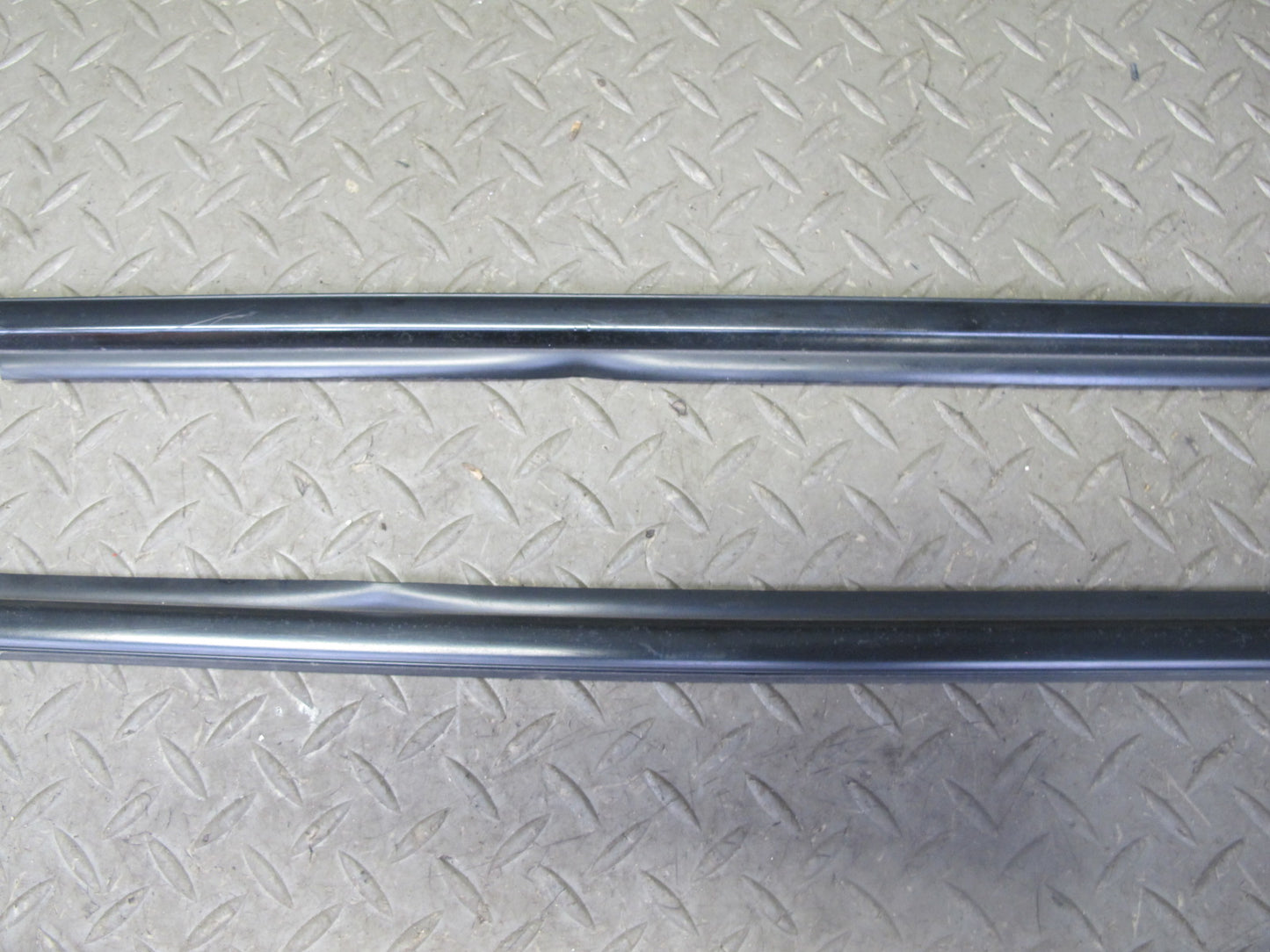 1998-2007 Lexus UZJ100L LX470 Door Window Weatherstrip Rubber Seal Molding Set