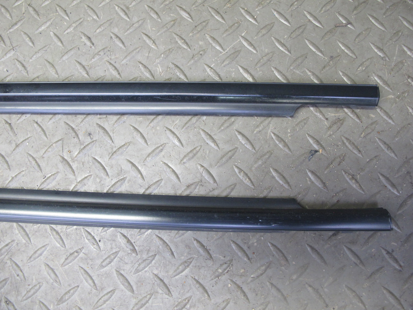 1998-2007 Lexus UZJ100L LX470 Door Window Weatherstrip Rubber Seal Molding Set