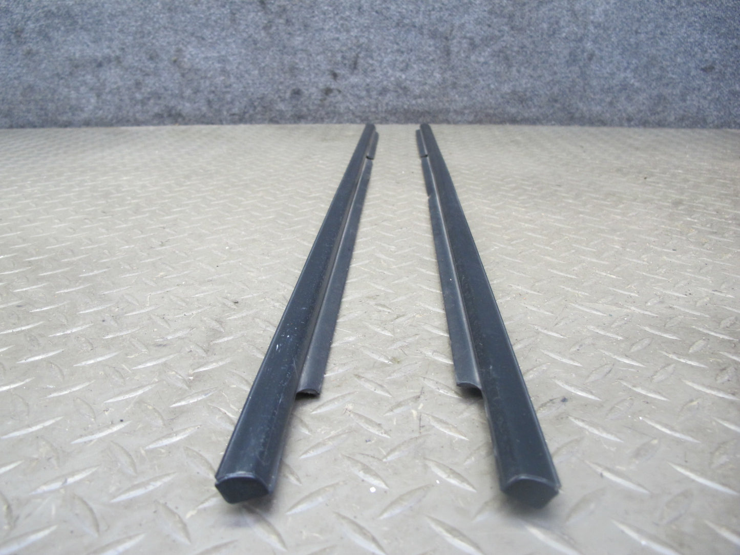 1998-2007 Lexus UZJ100L LX470 Door Window Weatherstrip Rubber Seal Molding Set