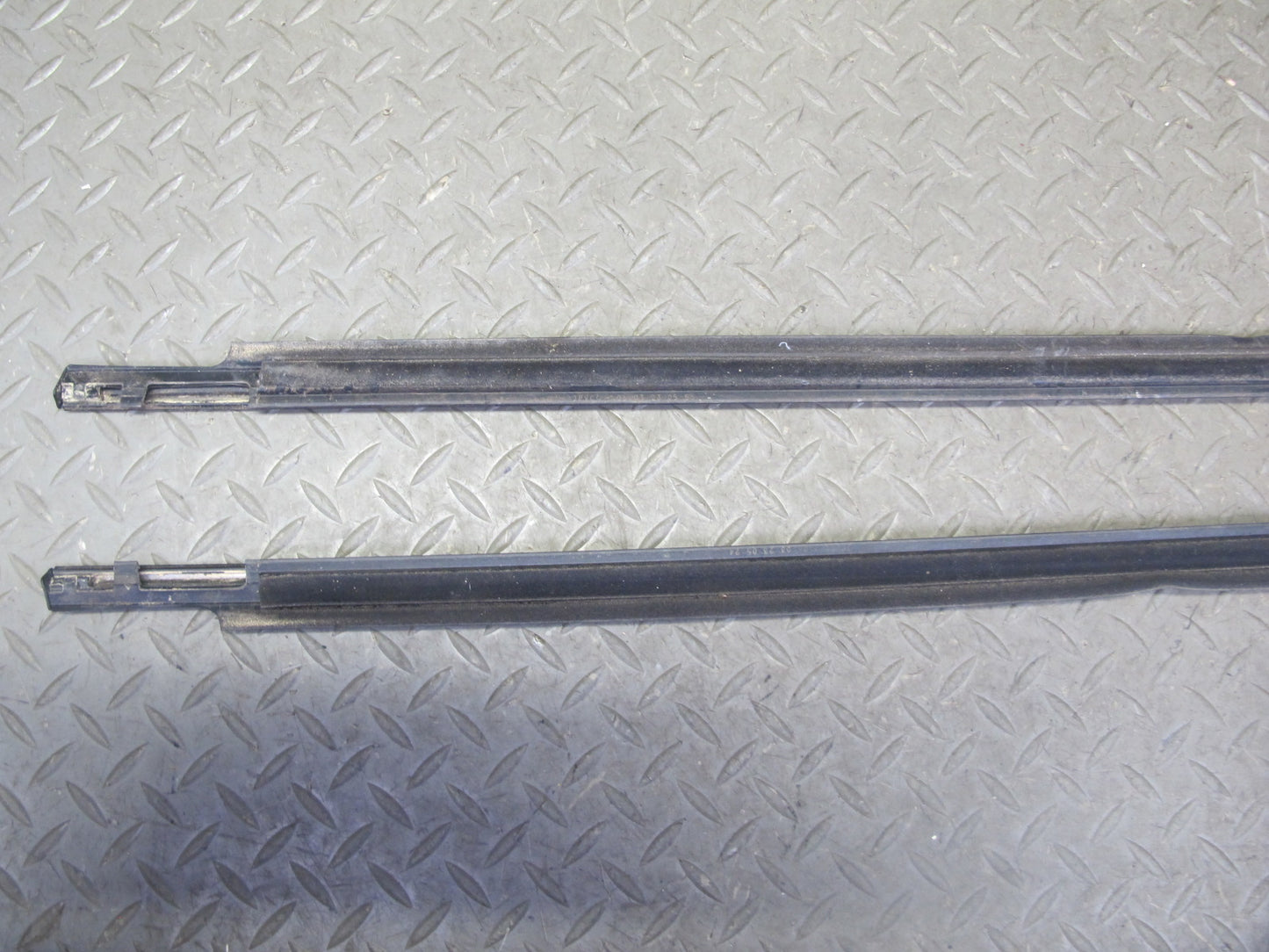 1998-2007 Lexus UZJ100L LX470 Door Window Weatherstrip Rubber Seal Molding Set