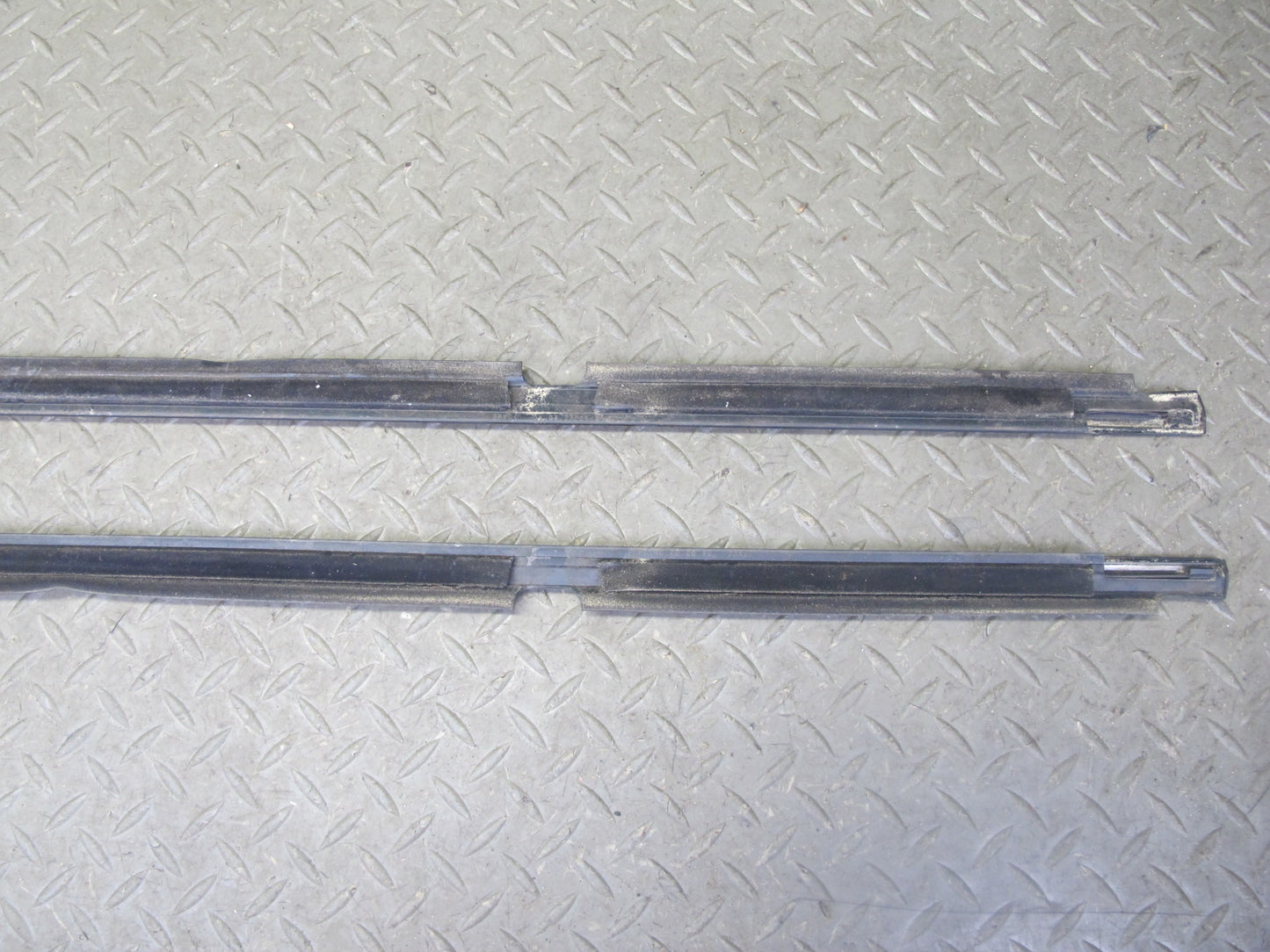 1998-2007 Lexus UZJ100L LX470 Door Window Weatherstrip Rubber Seal Molding Set