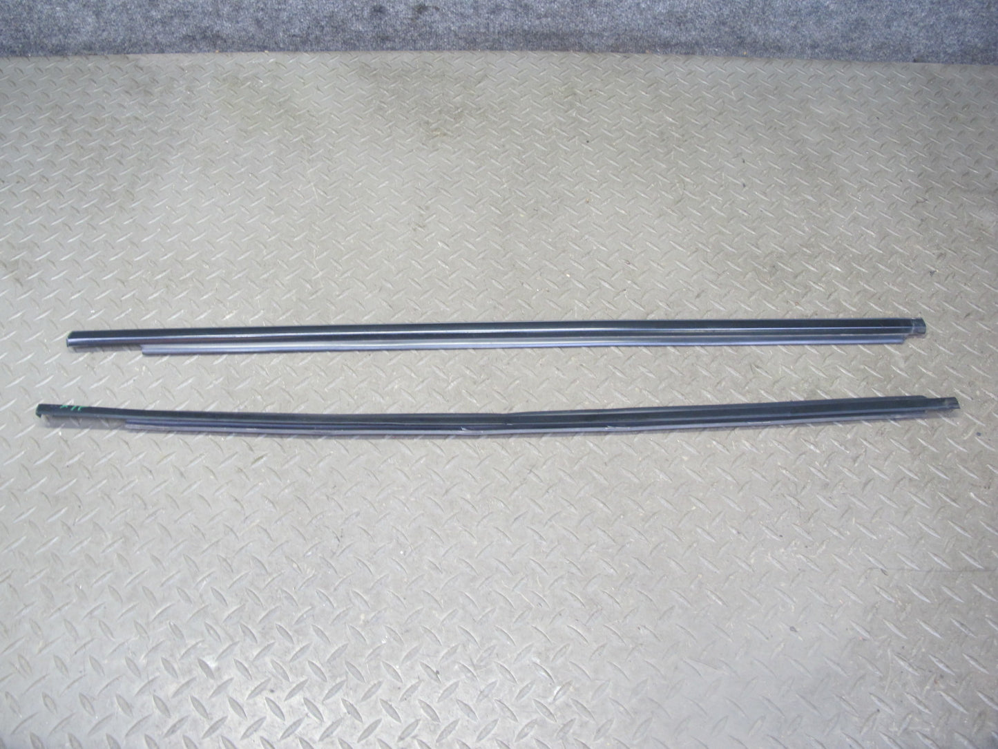 1998-2007 Lexus UZJ100L LX470 Door Window Weatherstrip Rubber Seal Molding Set