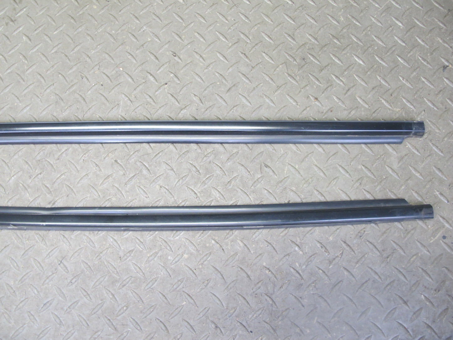 1998-2007 Lexus UZJ100L LX470 Door Window Weatherstrip Rubber Seal Molding Set