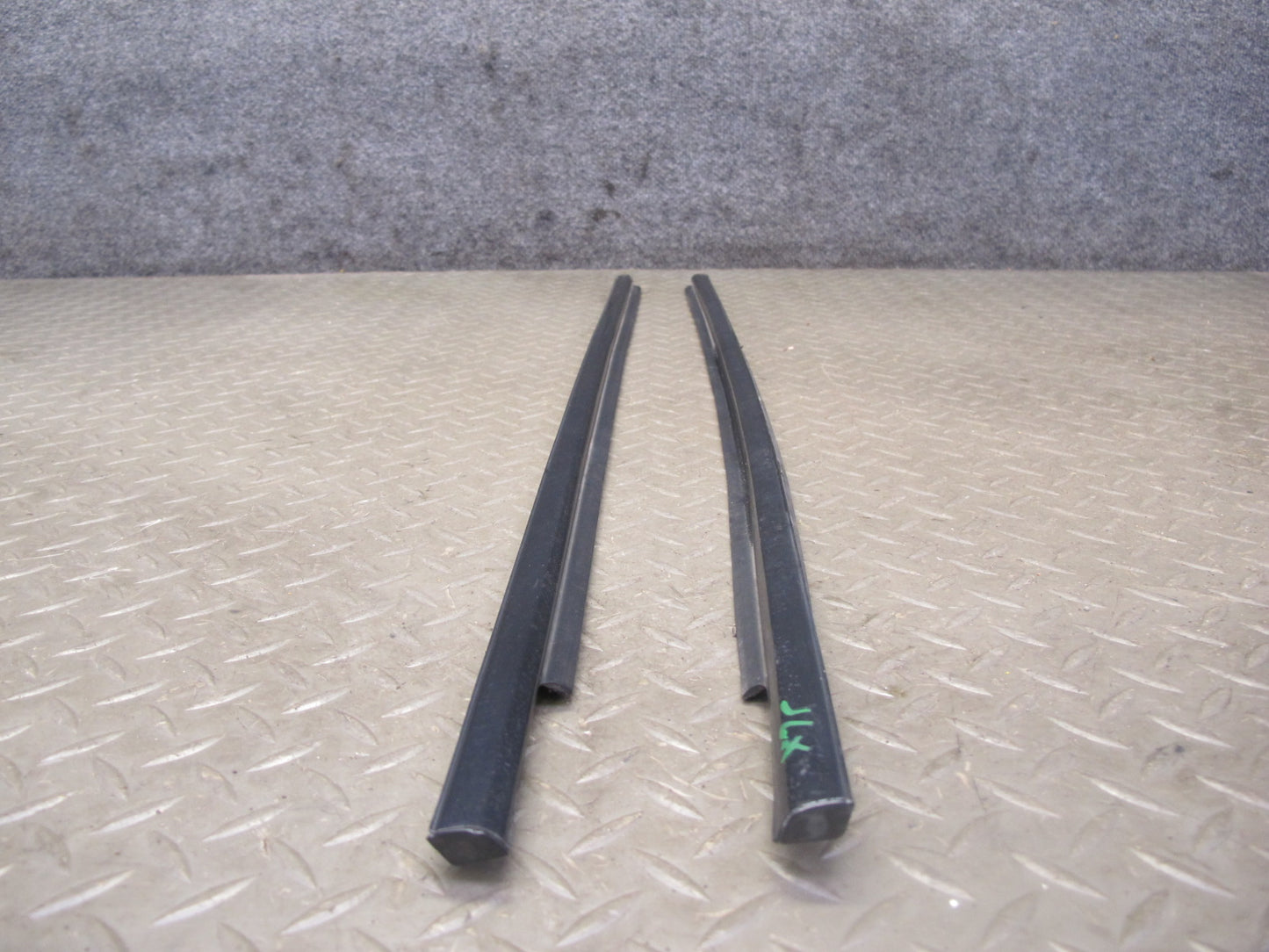 1998-2007 Lexus UZJ100L LX470 Door Window Weatherstrip Rubber Seal Molding Set