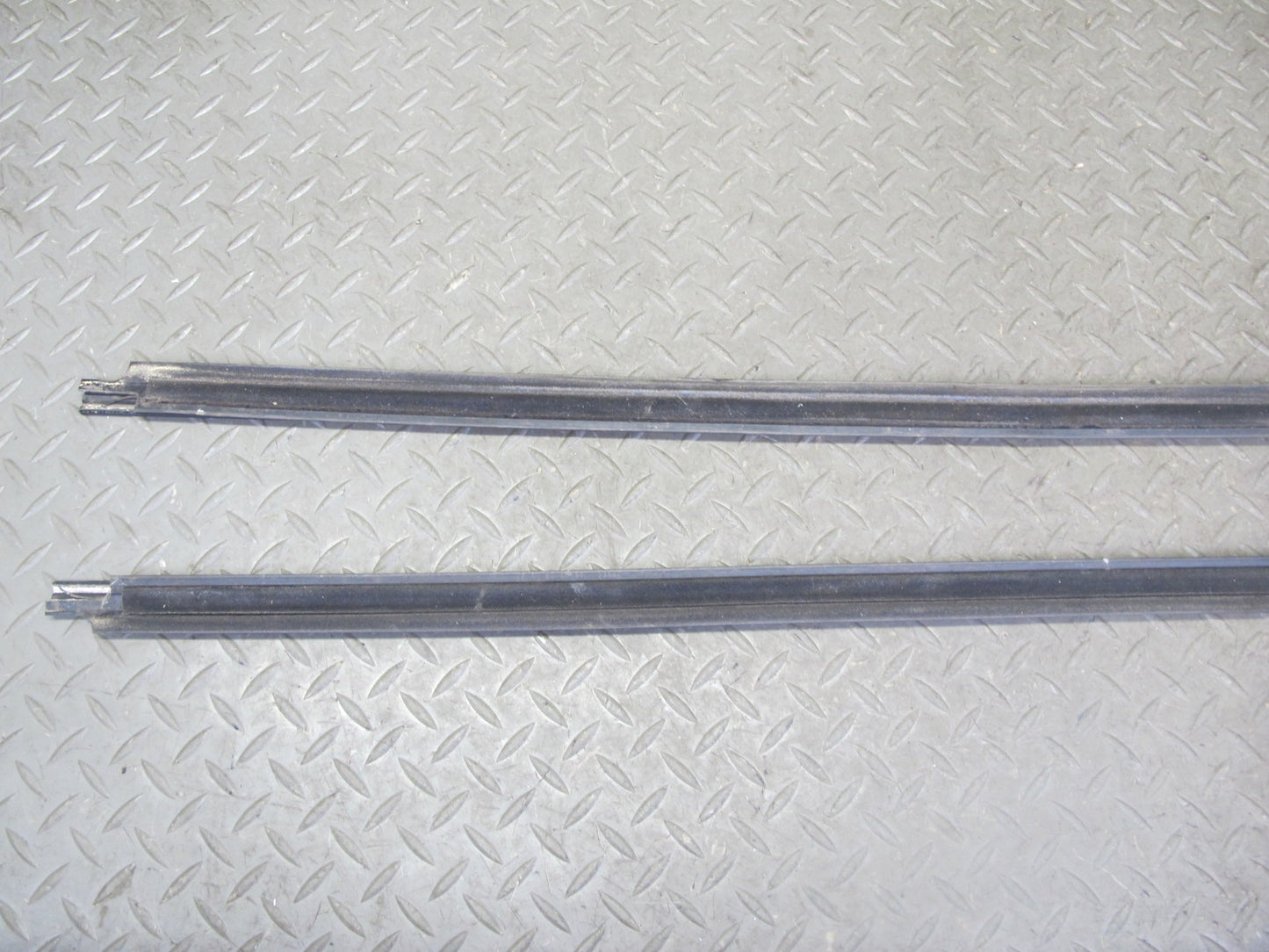 1998-2007 Lexus UZJ100L LX470 Door Window Weatherstrip Rubber Seal Molding Set