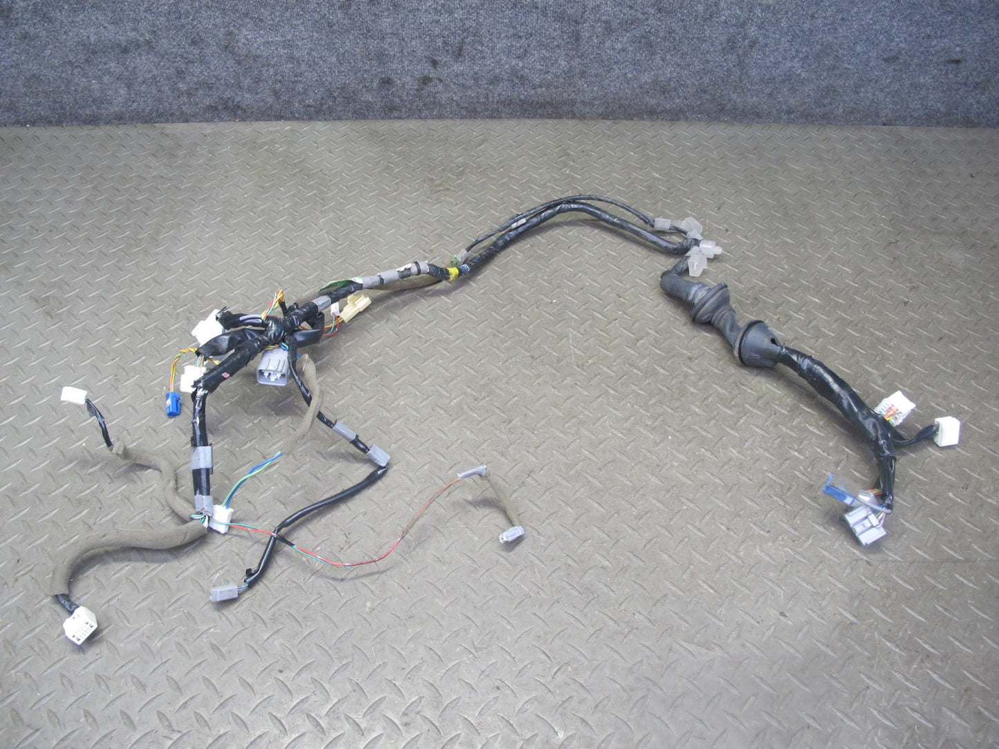 2006-2007 Lexus UZJ100L LX470 Front Right Door Wire Wiring Harness 82151-60570