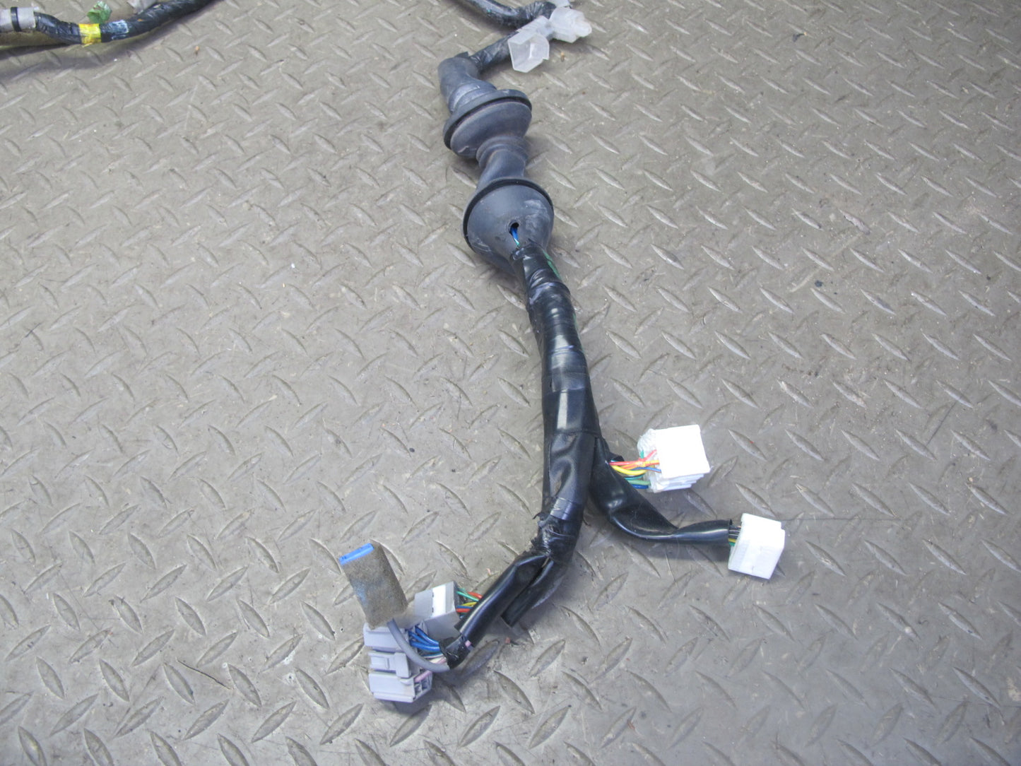 2006-2007 Lexus UZJ100L LX470 Front Right Door Wire Wiring Harness 82151-60570