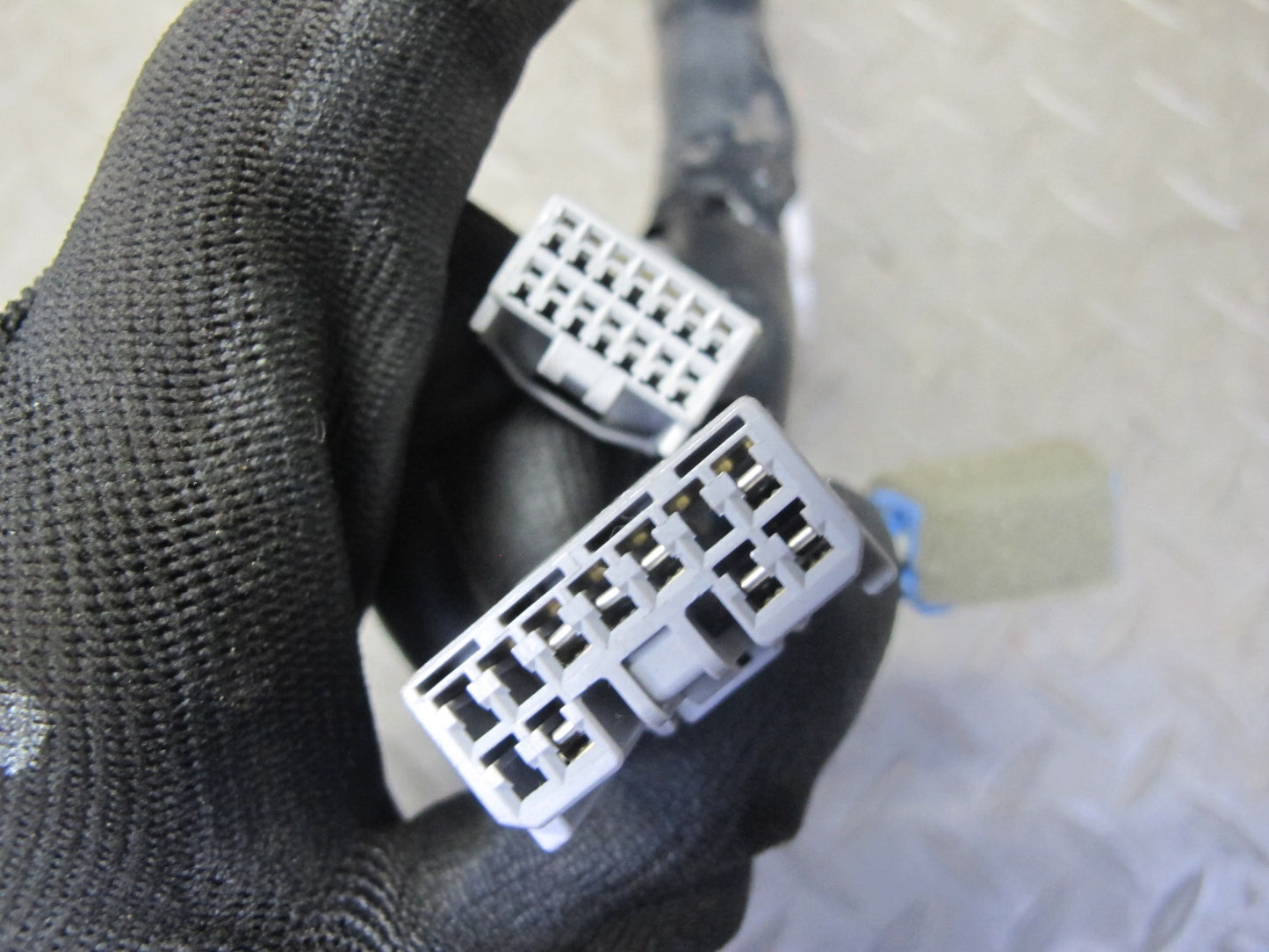 2006-2007 Lexus UZJ100L LX470 Front Right Door Wire Wiring Harness 82151-60570