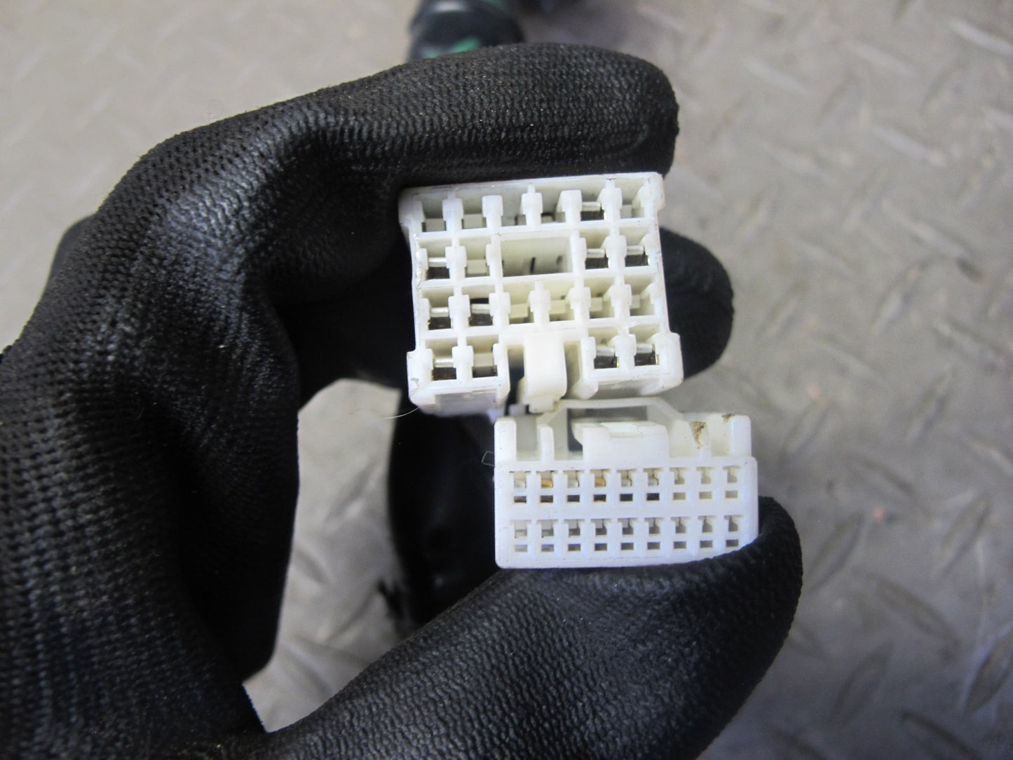 2006-2007 Lexus UZJ100L LX470 Front Right Door Wire Wiring Harness 82151-60570