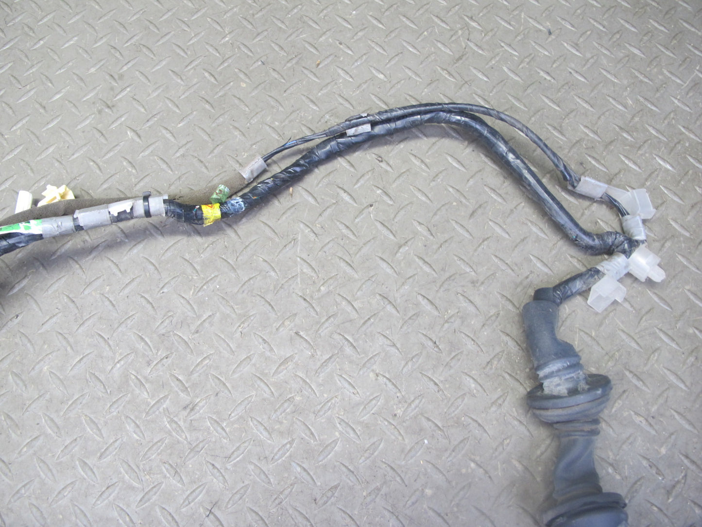2006-2007 Lexus UZJ100L LX470 Front Right Door Wire Wiring Harness 82151-60570