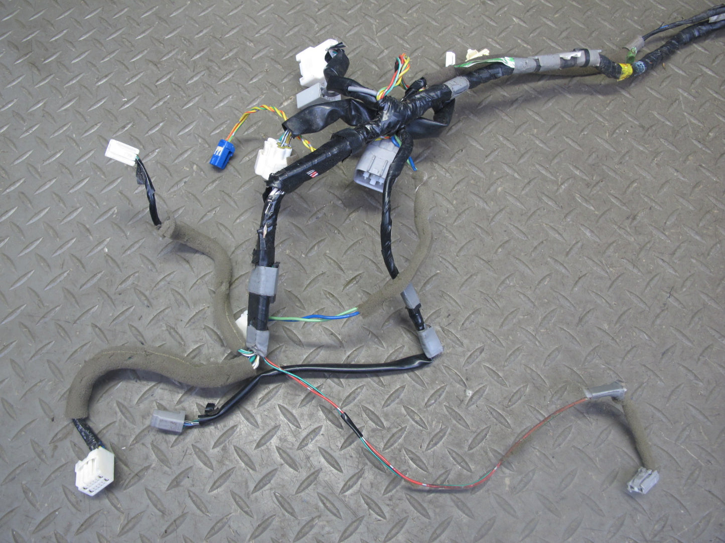 2006-2007 Lexus UZJ100L LX470 Front Right Door Wire Wiring Harness 82151-60570