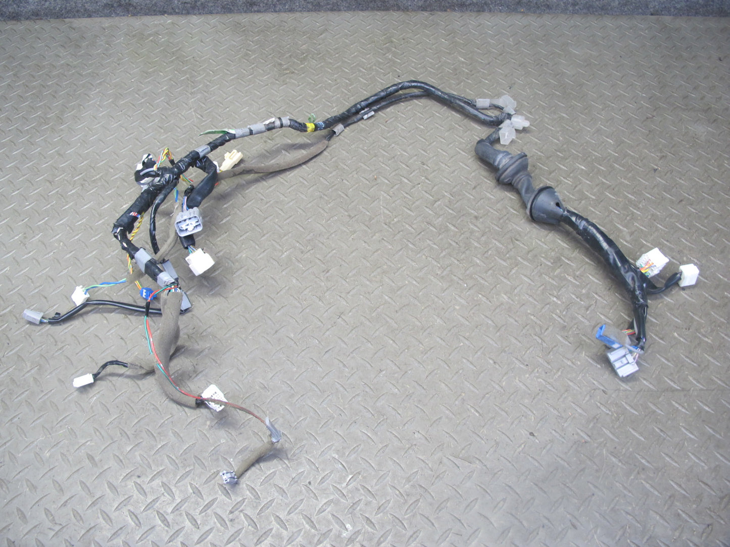 2006-2007 Lexus UZJ100L LX470 Front Right Door Wire Wiring Harness 82151-60570