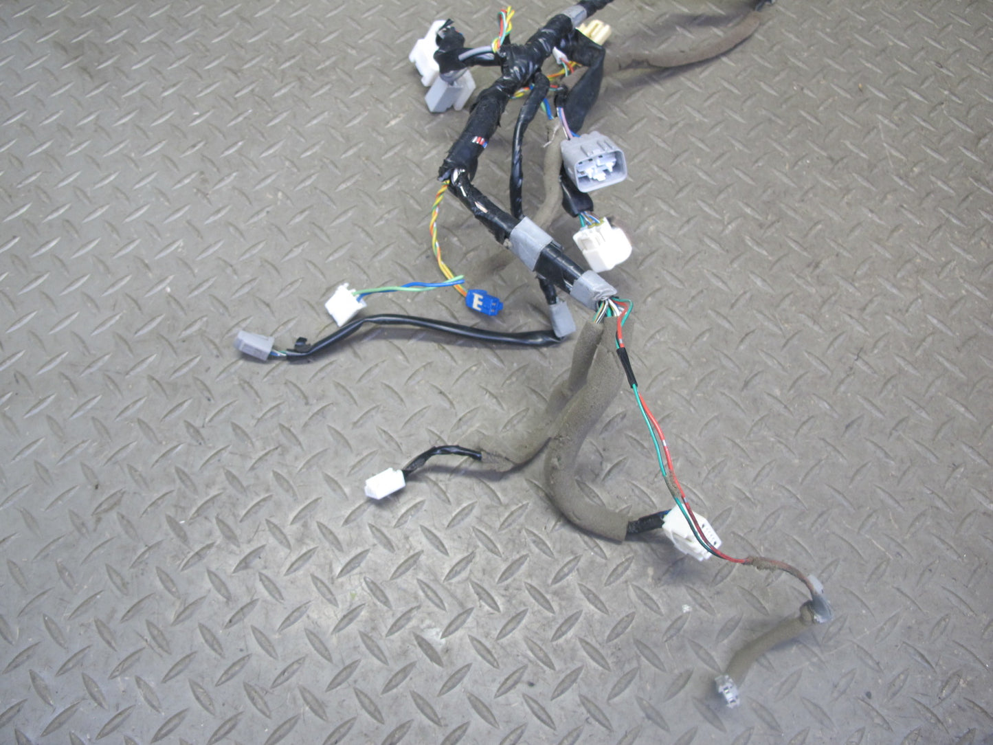 2006-2007 Lexus UZJ100L LX470 Front Right Door Wire Wiring Harness 82151-60570