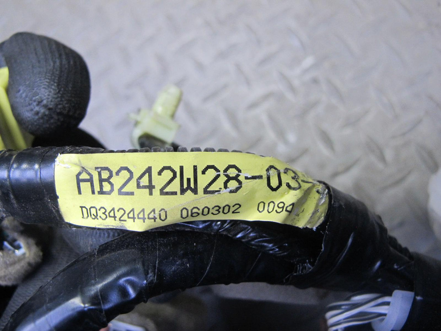 2006-2007 Lexus UZJ100L LX470 Steering Column Wire Wiring Harness 82128-60054