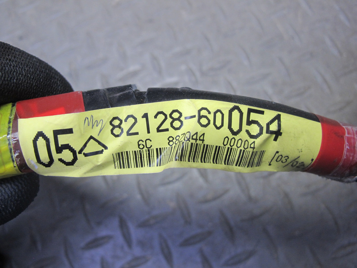 2006-2007 Lexus UZJ100L LX470 Steering Column Wire Wiring Harness 82128-60054