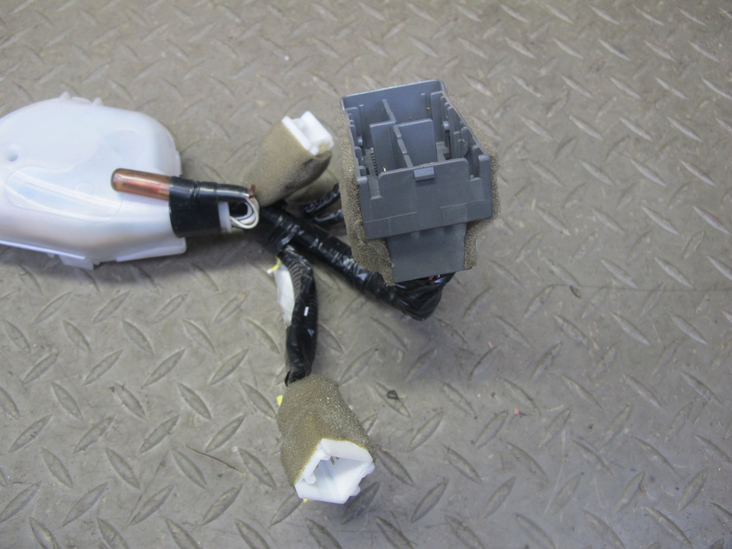 2006-2007 Lexus UZJ100L LX470 Steering Column Wire Wiring Harness 82128-60054