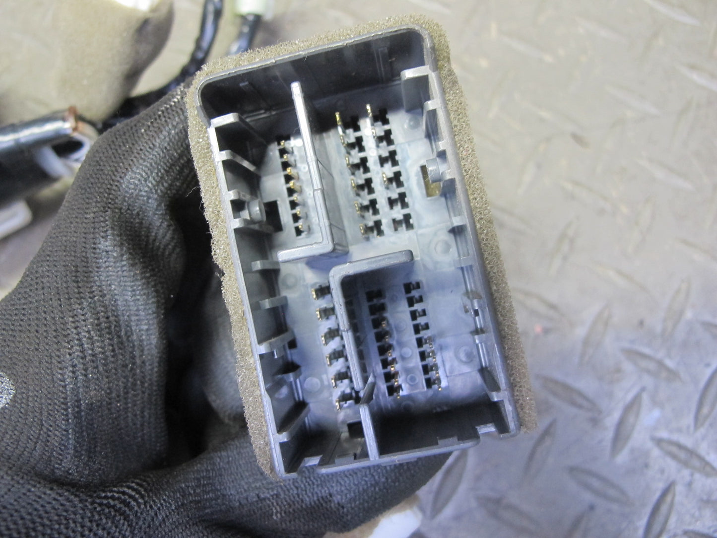 2006-2007 Lexus UZJ100L LX470 Steering Column Wire Wiring Harness 82128-60054