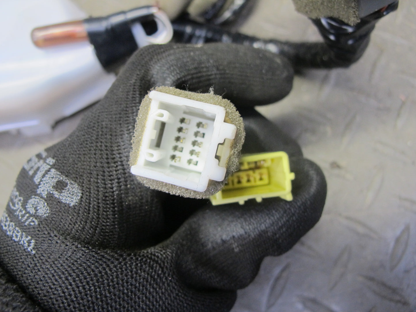 2006-2007 Lexus UZJ100L LX470 Steering Column Wire Wiring Harness 82128-60054