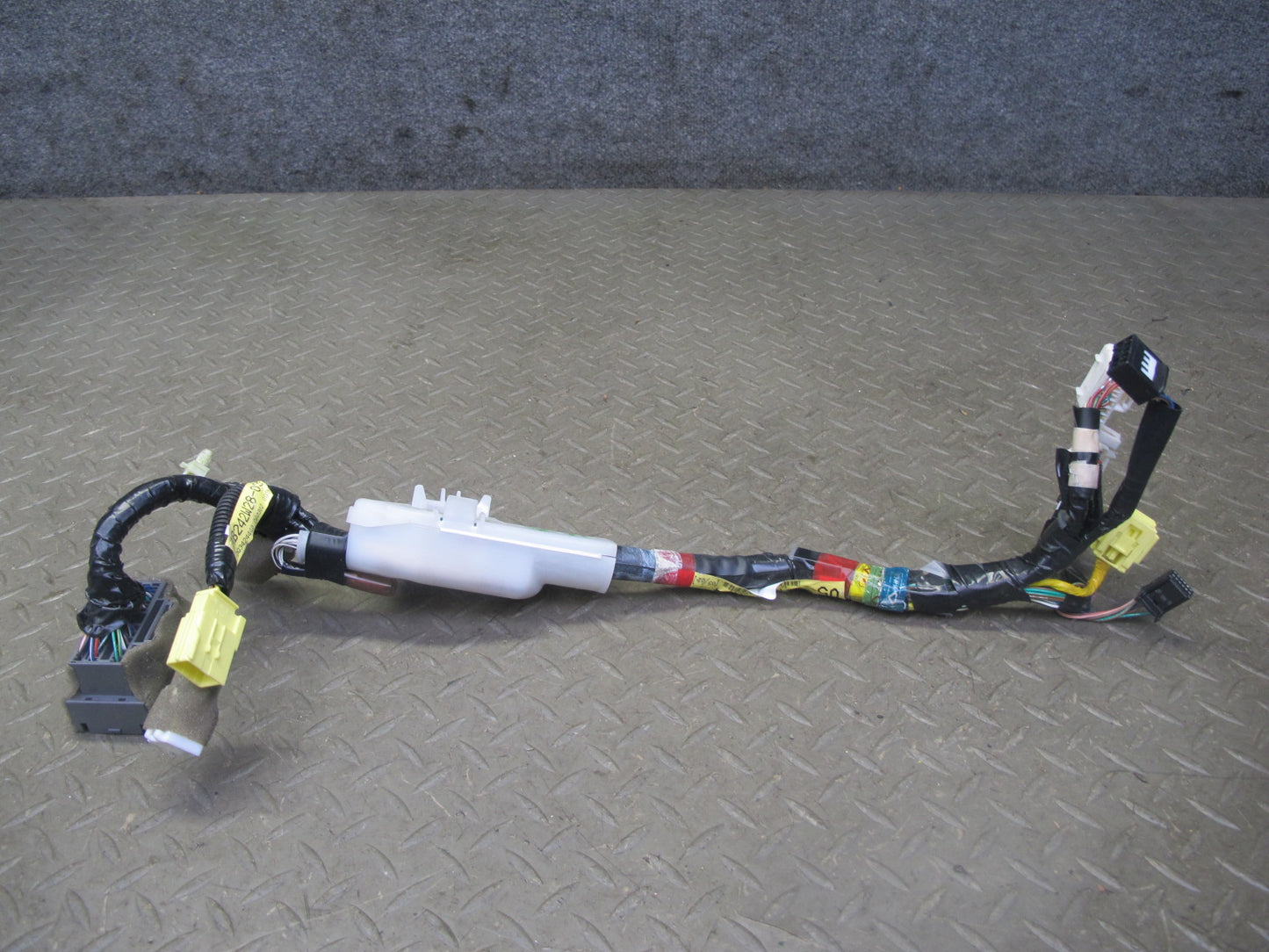 2006-2007 Lexus UZJ100L LX470 Steering Column Wire Wiring Harness 82128-60054