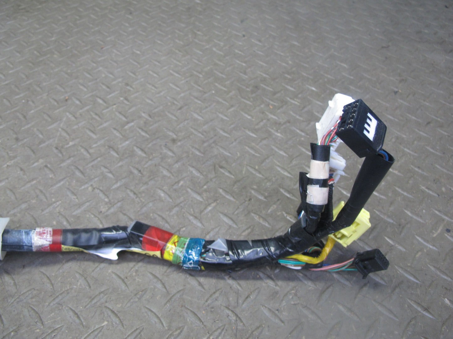 2006-2007 Lexus UZJ100L LX470 Steering Column Wire Wiring Harness 82128-60054