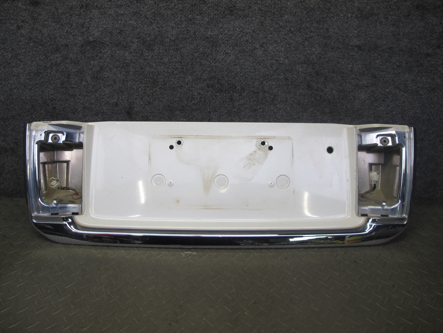 2003-2007 Lexus UZJ100L LX470 Rear Trunk Lid License Plate Molding Panel