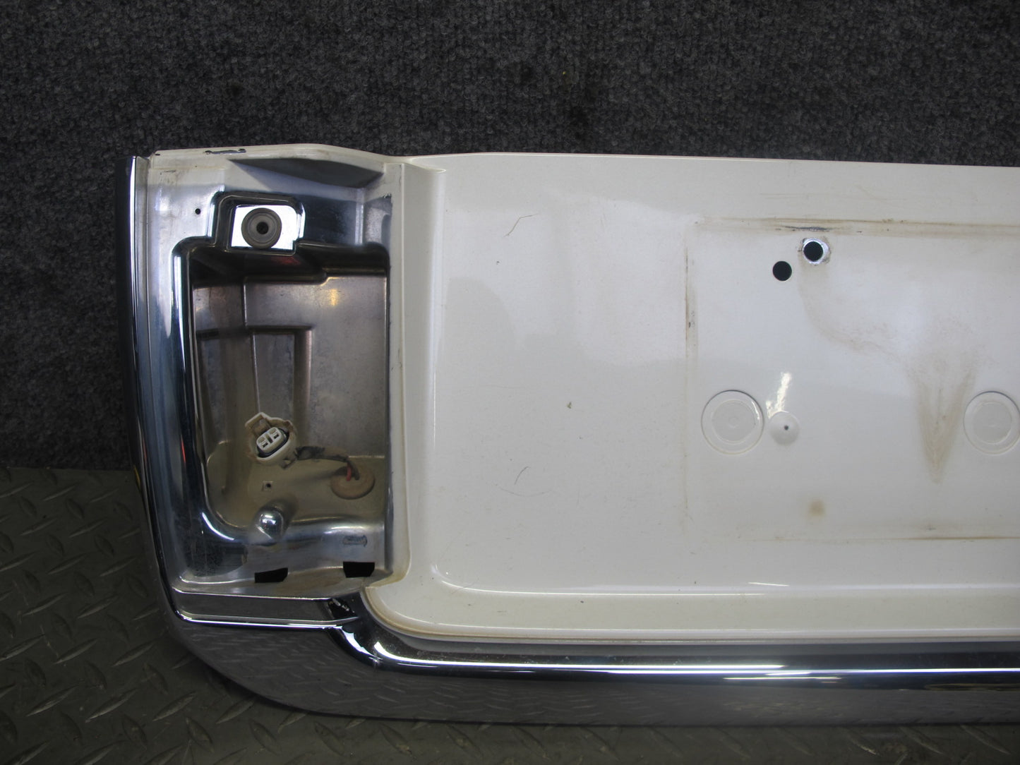 2003-2007 Lexus UZJ100L LX470 Rear Trunk Lid License Plate Molding Panel