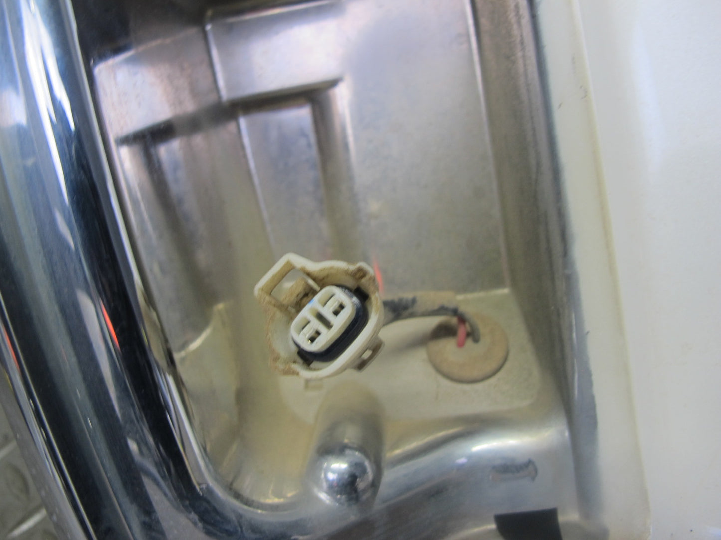 2003-2007 Lexus UZJ100L LX470 Rear Trunk Lid License Plate Molding Panel