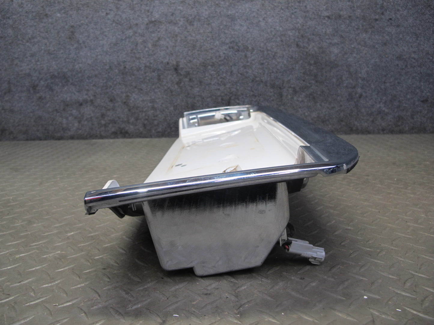 2003-2007 Lexus UZJ100L LX470 Rear Trunk Lid License Plate Molding Panel