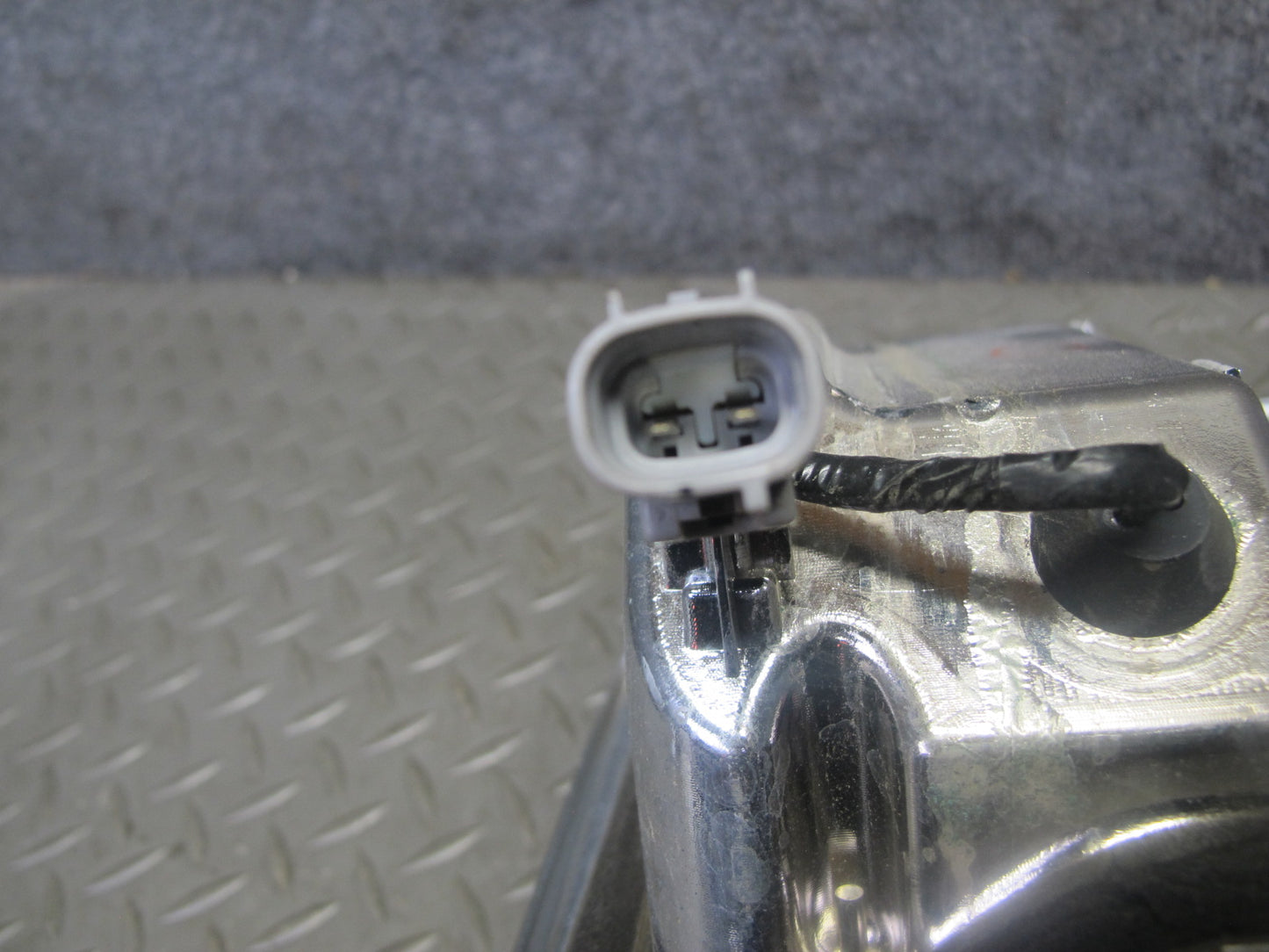 2003-2007 Lexus UZJ100L LX470 Rear Trunk Lid License Plate Molding Panel