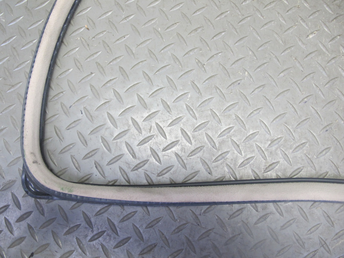 2003-2007 Lexus LX470 Front Right Door Weatherstrip Rubber Seal Gasket