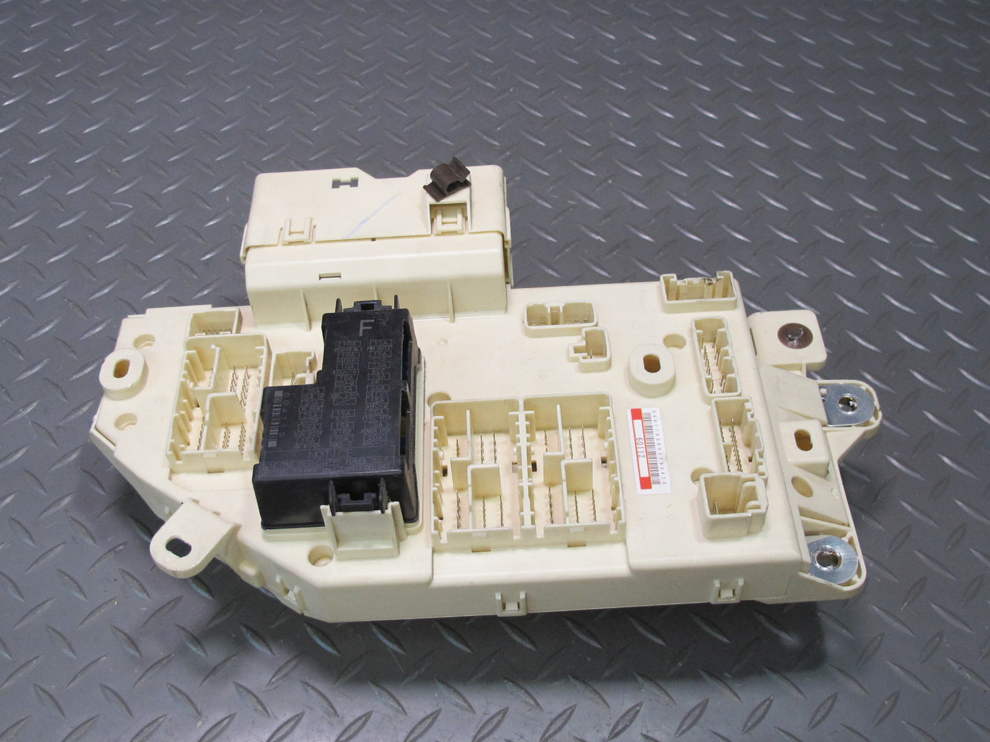 2003-2007 Lexus UZJ100L LX470 Dash Front Left Junction Cabin Fuse Relay Box